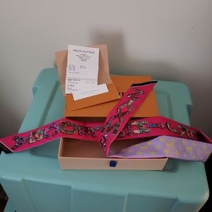 Louis vuitton BB Pop scarf 💜